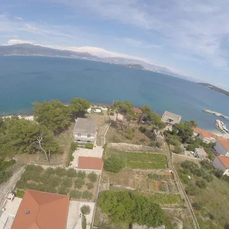 A. Zizic Hébergement de vacances Slatine